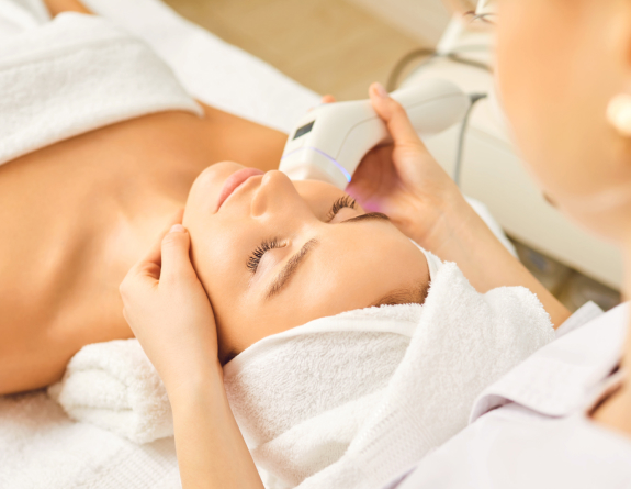 GLP-1 client receiving skin treatment.