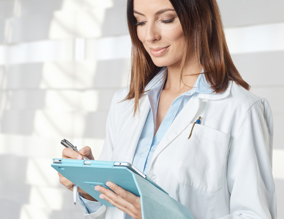 Provider utilizing aesthetic clinic software to book spring treatment appointment