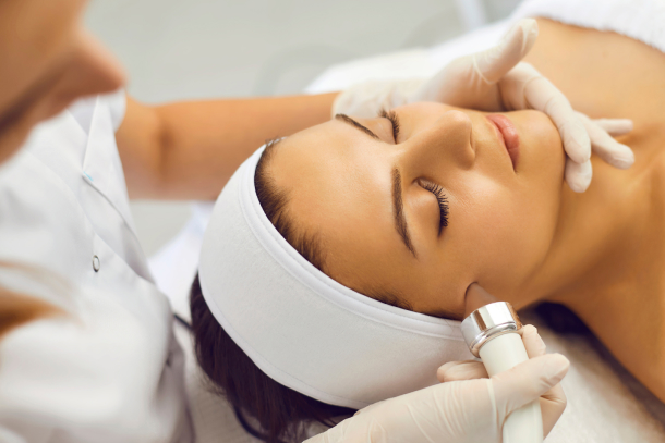 Lymphatic detox and drainage treatment streamlined with aesthetic software.