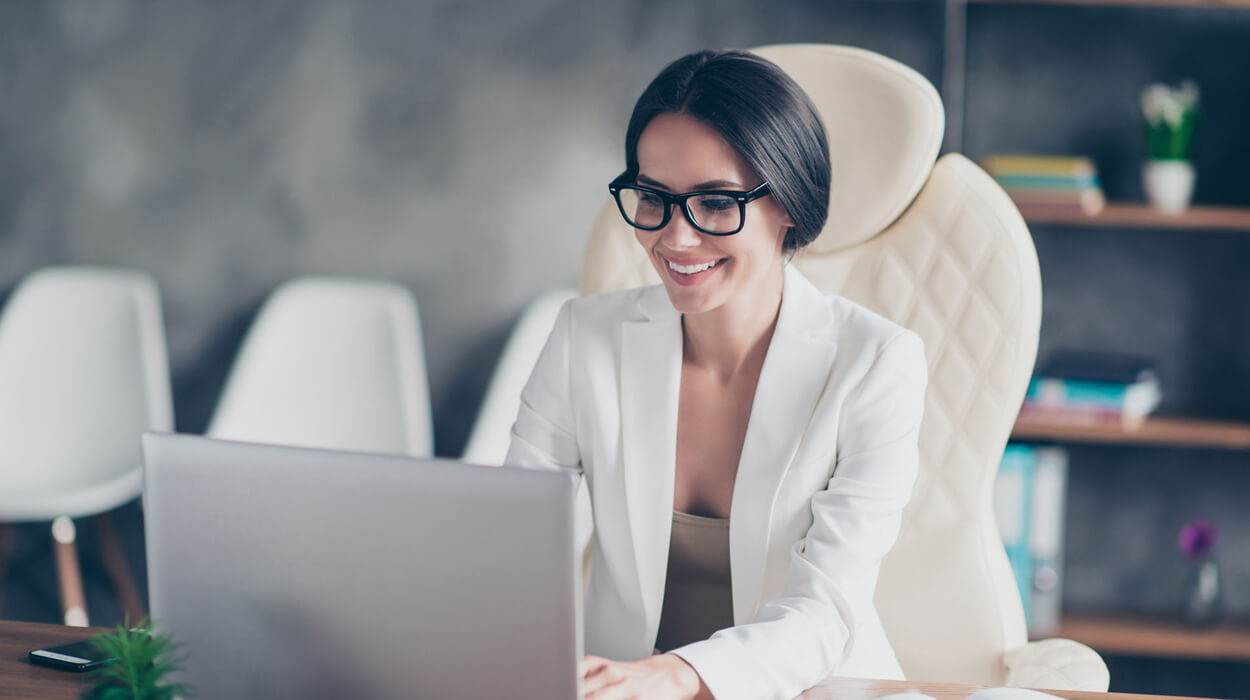 Medical spa owner uses medspa software at her business.